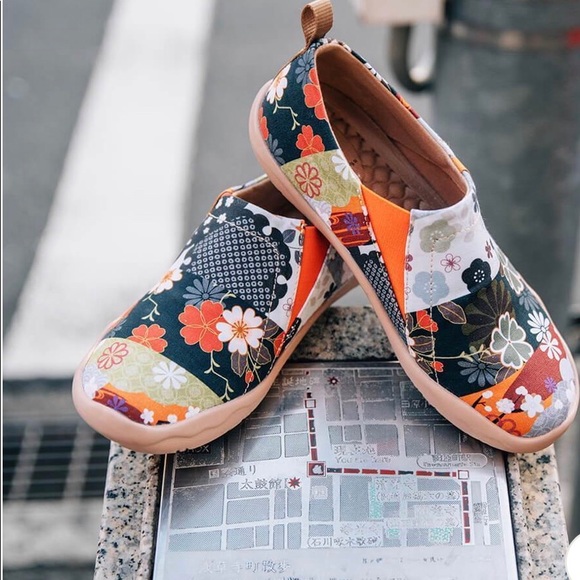 UIN Hana Painted Travel Shoes - Picture 6 of 7